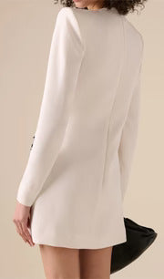 Vestito Bianco Dettagli Floreali Neri - Contrasto Sublime: Eleganza Grafica